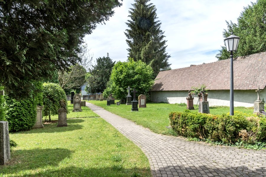 File:Evangelische Kirche (Eichstetten am Kaiserstuhl) jm37926.jpg