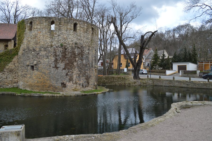 File:Schkölen 2015-04 3512 Wasserburg.jpg