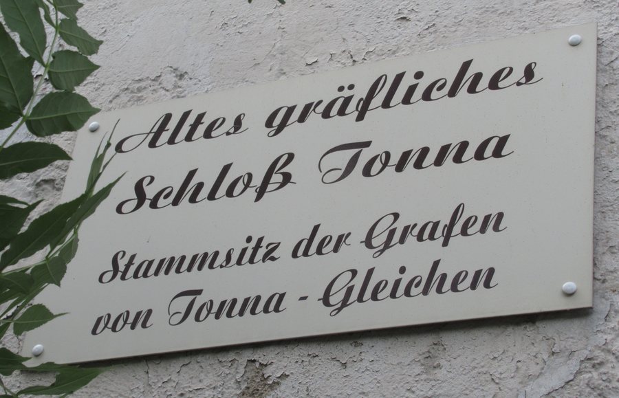 File:Schloß Tonna Stammsitz.jpg