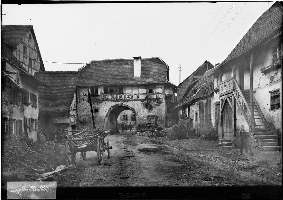 File:Malterdingen Ortsteilbild mit altem Stadttor Landseite - LABW - Generallandesarchiv Karlsruhe 498-1 Nr. 7803.jpeg
