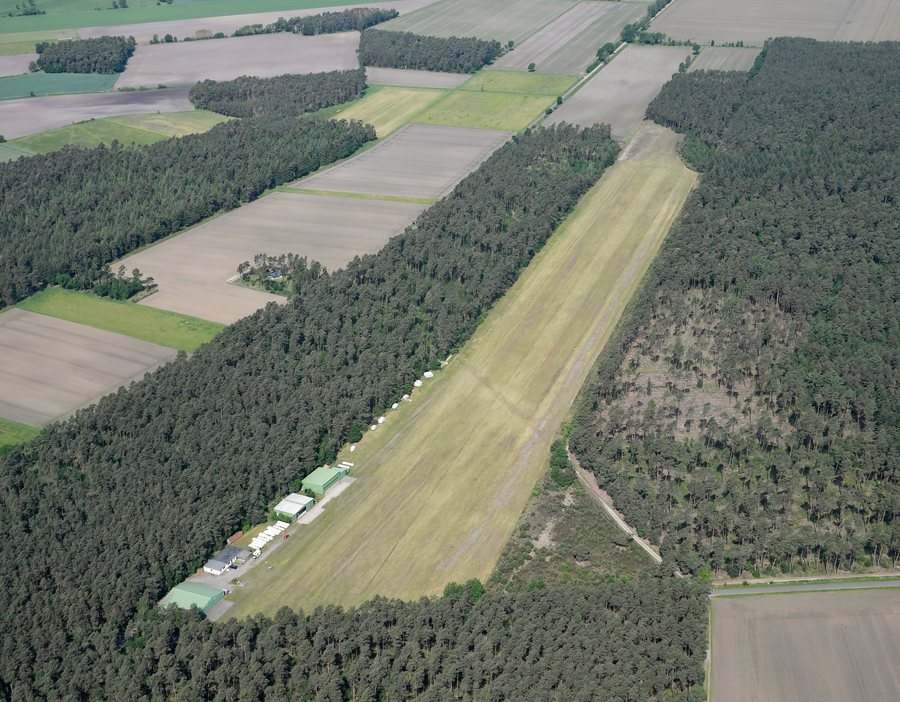 File:Aerial image of the Ummern gliding site.jpg