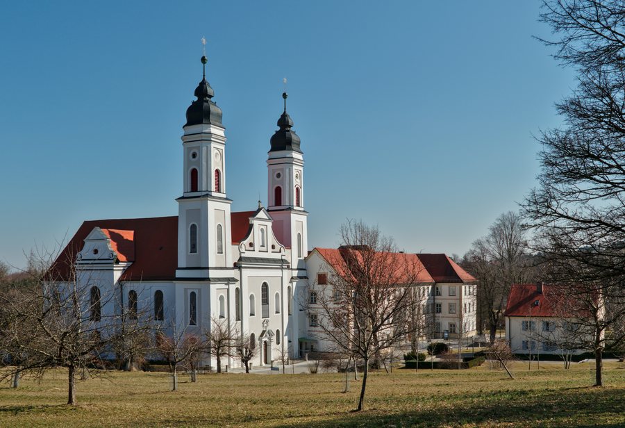 Pfarrkirche und ehemalige Klosteranlage in Irsee