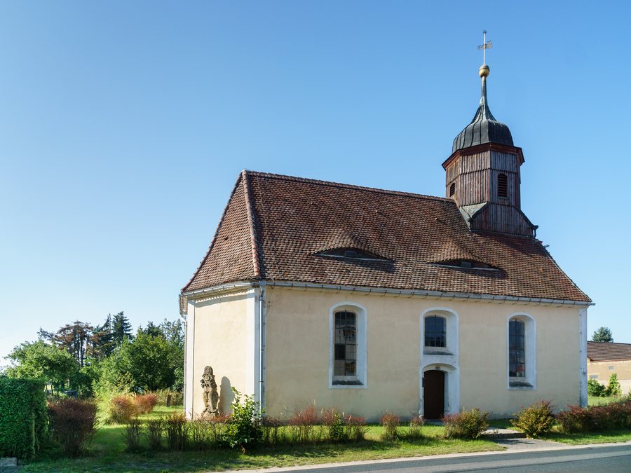 File:Gorden Dorfkirche.jpg