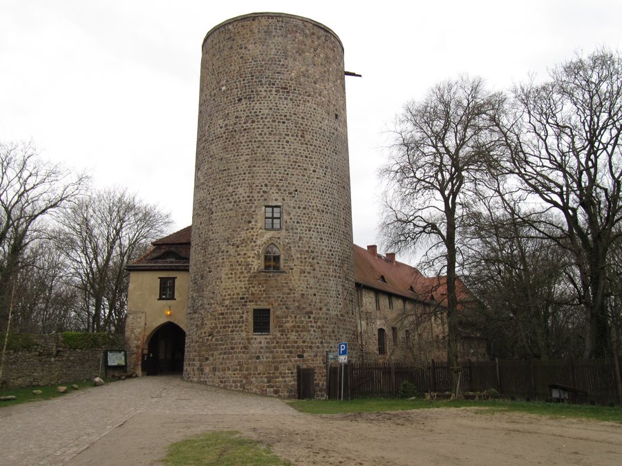 File:Burgfried torhaus außen rabenstein.JPG
