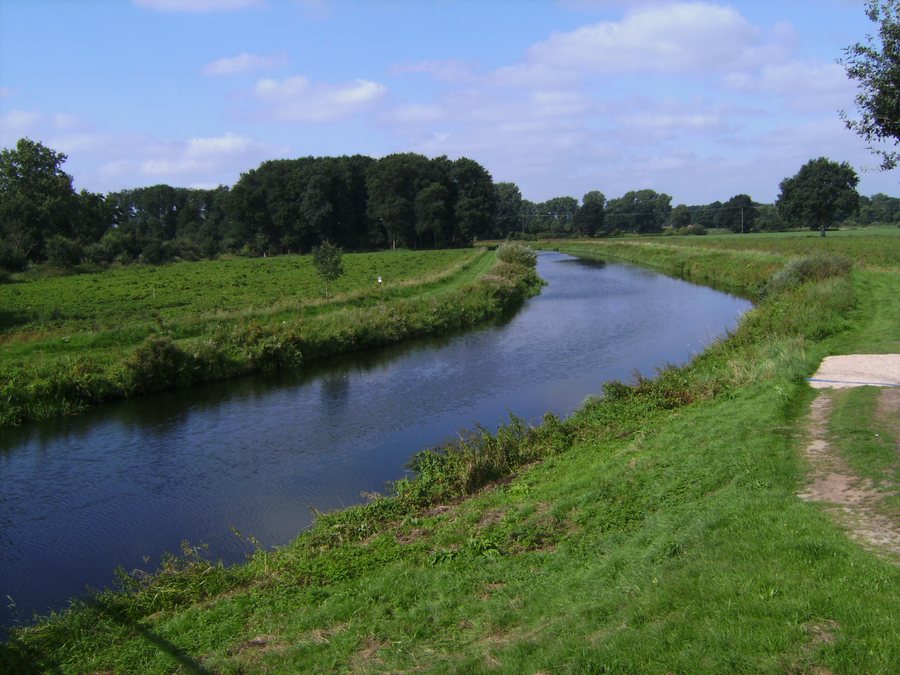 File:Bij Neuenhaus, zicht op de Vechte 2008-08-30 11.29.JPG