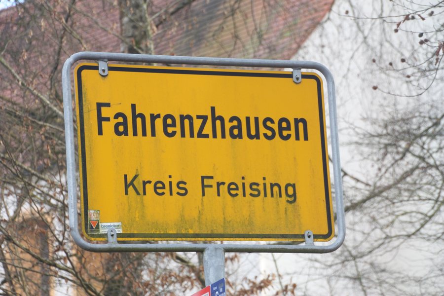 File:Fahrenzhausen00.jpg