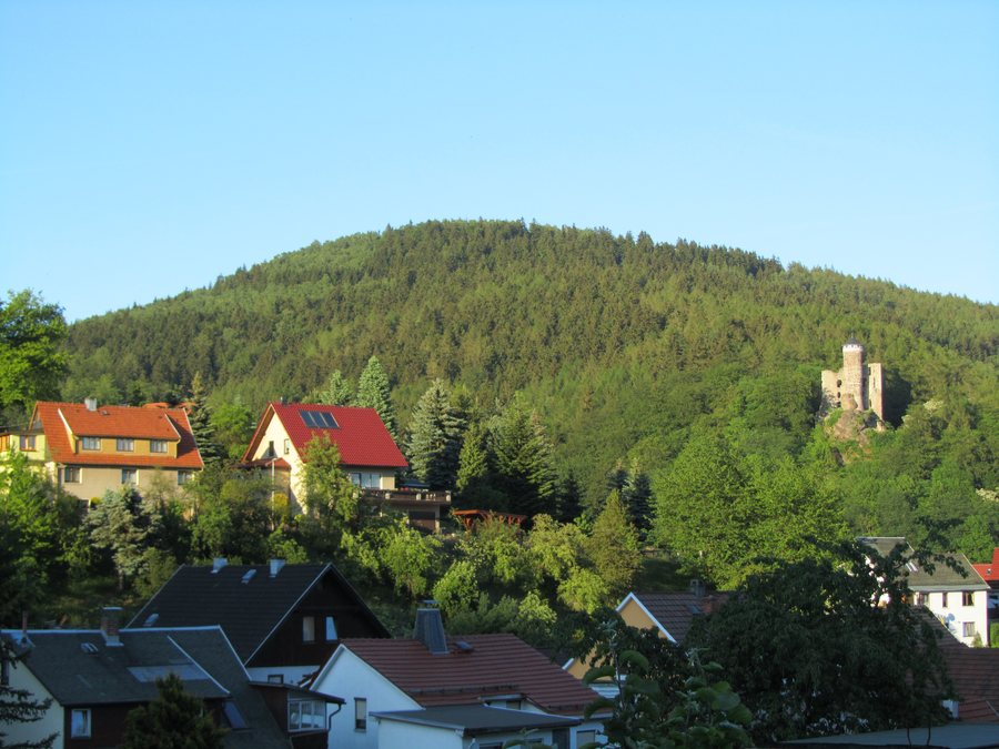 File:Arnsberg (Steinbach-Hallenberg).JPG