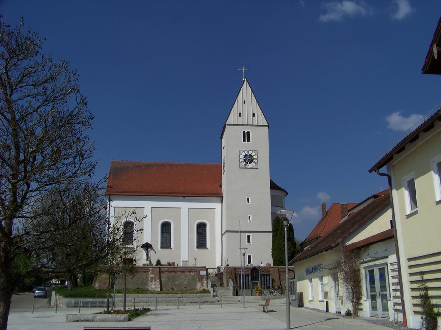 Alteglofsheim: Catholic parish church of St. Laurentius