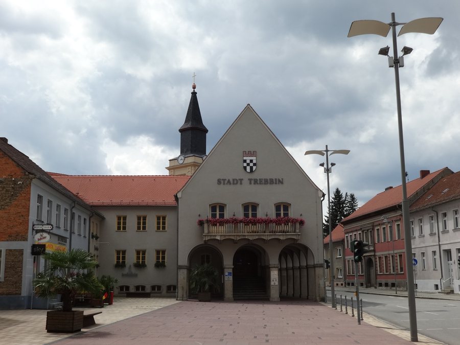File:Trebbin Rathaus Juli 2014.JPG