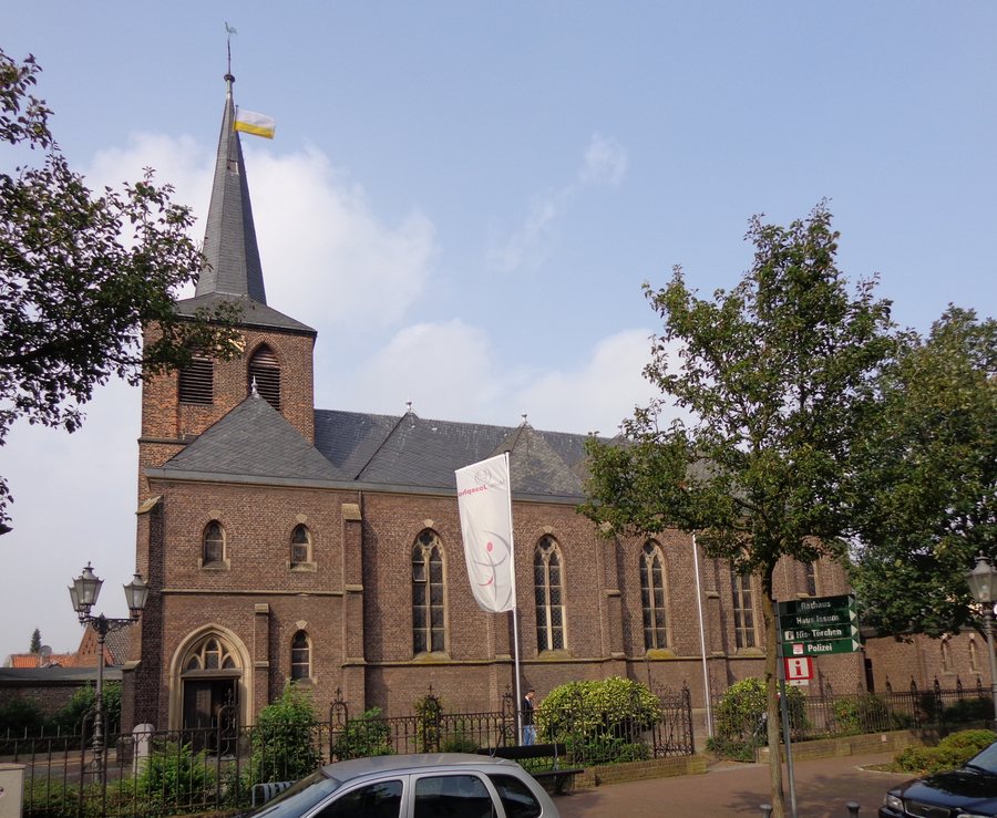 File:Issum St Nikolaus Kirche.jpg