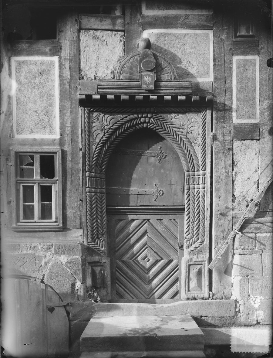 File:Portal - Vinz Jakobs Haus Gemünden fm810804.jpg