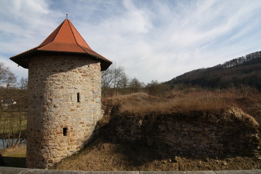 File:Burg, Nordturm.jpg