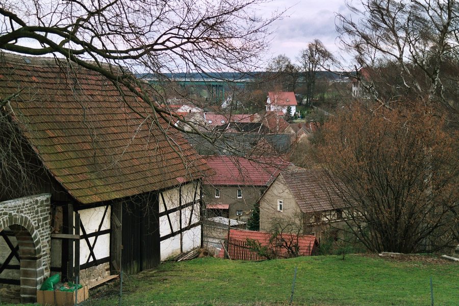 File:Tautendorf (Thüringen), view from the church hill.jpg