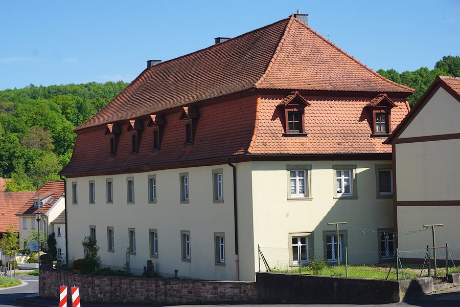 File:Zehntstraße 74 Ehemaliges Amtshaus (Aura an der Saale).jpg