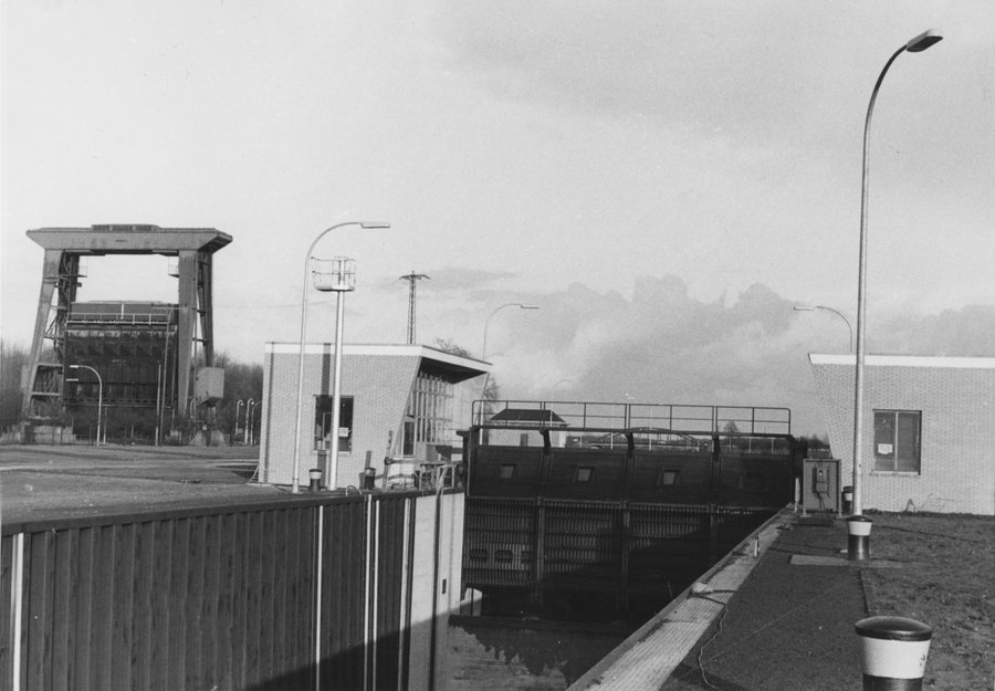 File:Neubau 2. Schleuse Hünxe 1967-02-23 HB10453.jpg