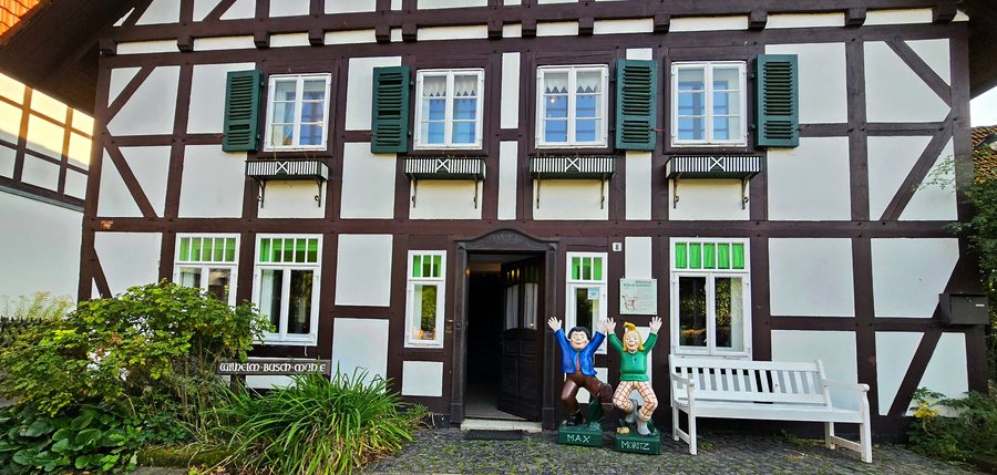 File:Wilhelm-Busch-Mühle und Museum zu Ebergötzen im Landkreis Göttingen.jpg