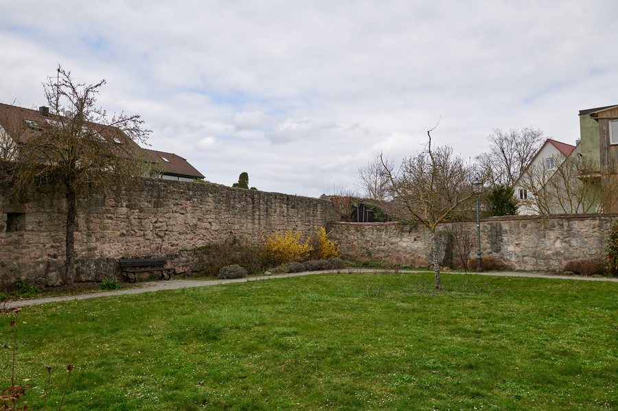 File:Stadtmauer, Nordwestecke Schlüsselfeld 20210408 003.jpg