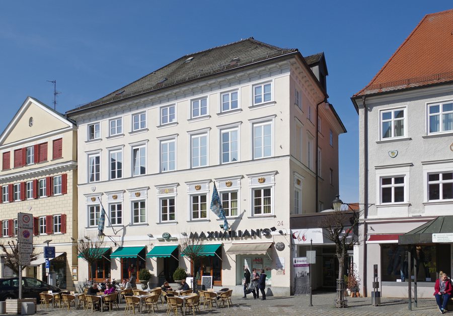 File:Günzburg Marktplatz 24 BW 2017-03-13 14-00-56.jpg