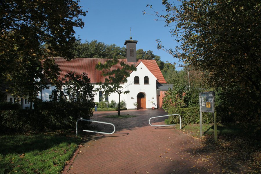File:Nordwalde - Bispingallee - Bispinghof - Christuskirche 02 ies.jpg
