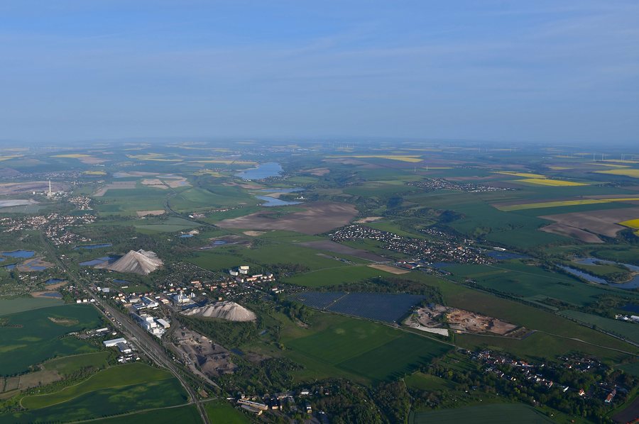Aerial view over the Saalekreis towards Teutschenthal, Langenbogen and the Süßer See
