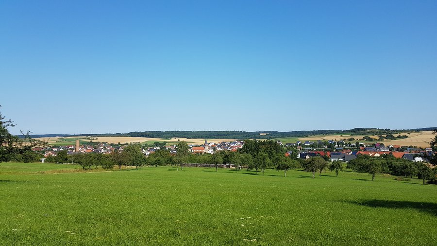 File:Blick auf Assamstadt 2017 - 01.jpg