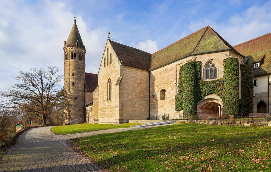 File:Lorch (W.) - Kloster Lorch - Klosterkirche - Ansicht von SO (1).jpg