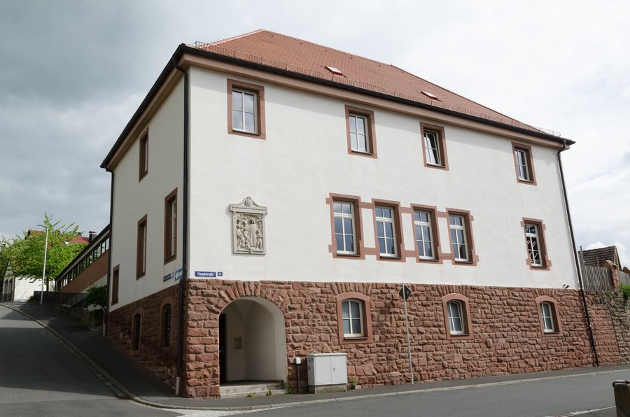 File:Neubrunn, Hauptstraße 55-001.jpg