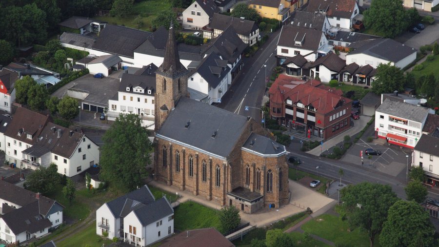 File:Neustadt (Wied), katholische Pfarrkirche St. Margarita.JPG
