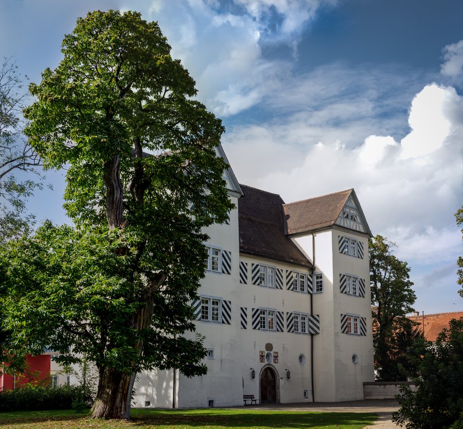 File:Oberes Schloß Alfdorf.jpg