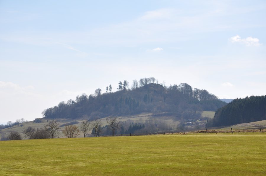 File:Burgberg-schauenburg.JPG