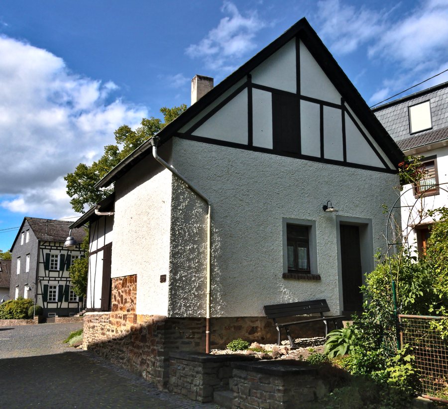 File:Urbach Backes.jpg