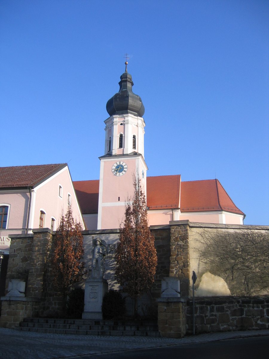 File:Außenansicht der Pfarrkirche St. Michael zu Neukirchen-Balbini.JPG
