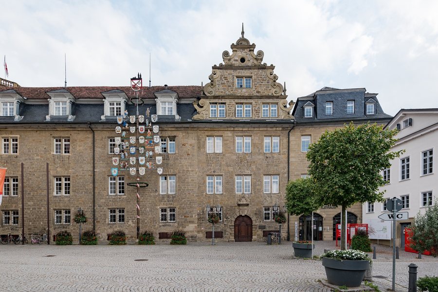 File:Marktplatz 15, Schloss Öhringen 20180914 001.jpg