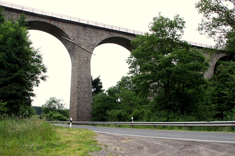 File:Westeifelbahn 07a Euscheid Viadukt.JPG