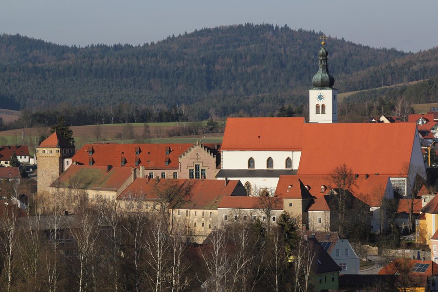 Pfarrkirche St. Josef und Neues Schloss in Neunburg vorm Wald