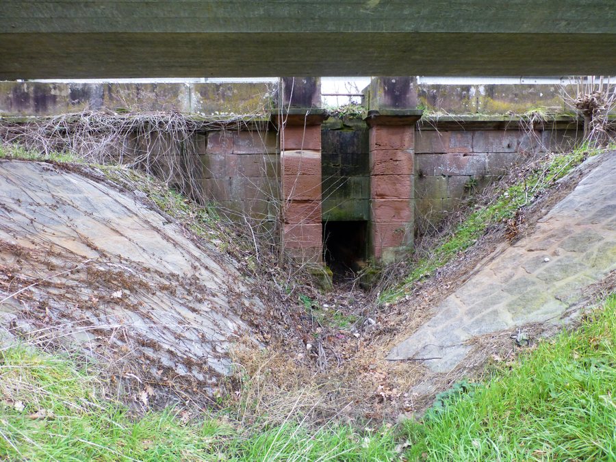 File:Groß-Rohrheim, Brücke am Klein-Rohrheimer Weg.jpg
