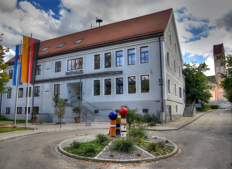 File:Bergkirchen, Rathaus.jpg