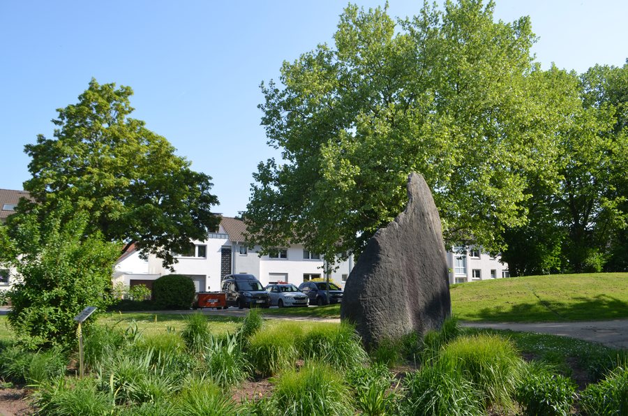 File:Kriftel, Findling (1).jpg