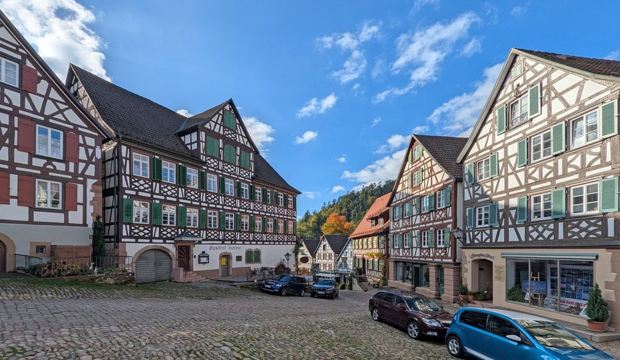 File:Schiltach-Marktplatz-04-abwaerts-2025-gje.jpg