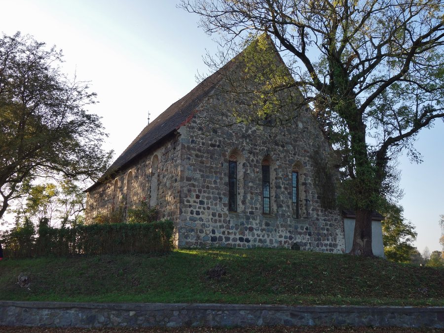 File:Dorfkirche Mittenwalde (Uckermark) 2017 E.jpg