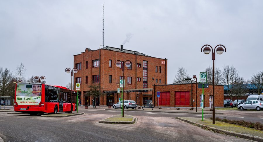 File:Bahnhof (Achern) jm60172.jpg