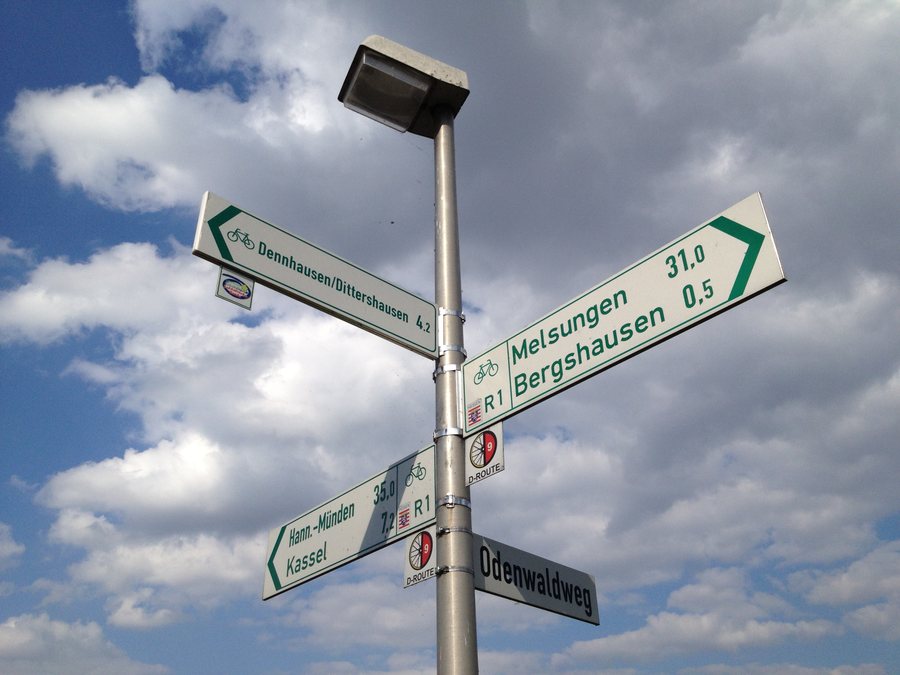 File:Fahrradwegweiser Fuldabrück.JPG