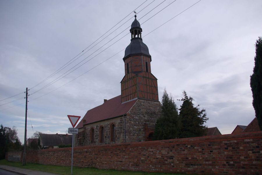 File:Niederer Fläming Welsickendorf Kirche.jpg