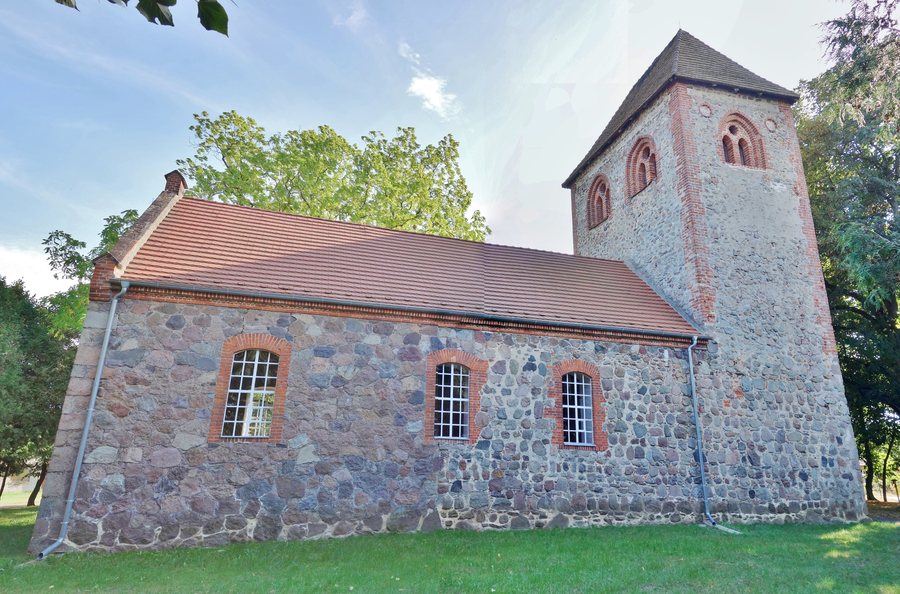 File:Dorfkirche Rohlsdorf 2016 N.jpg