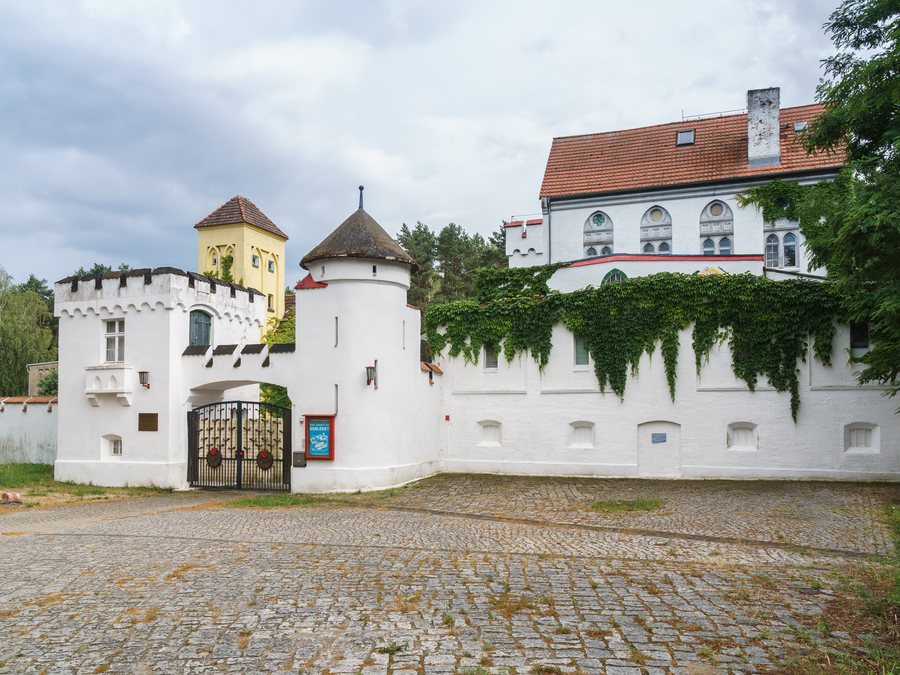 File:Gehren (Heideblick) Schloss-01.jpg