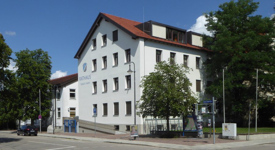 File:Pullach, Rathaus von Südwesten, 1.jpeg