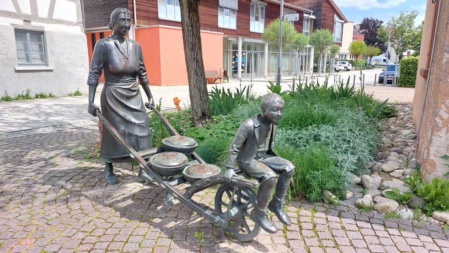 File:Weissach Ortsmitte.jpg