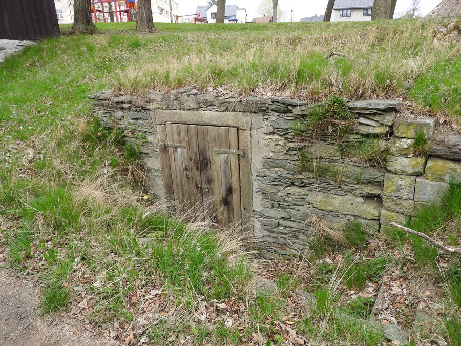File:Keller Friedhof Gefell.jpg