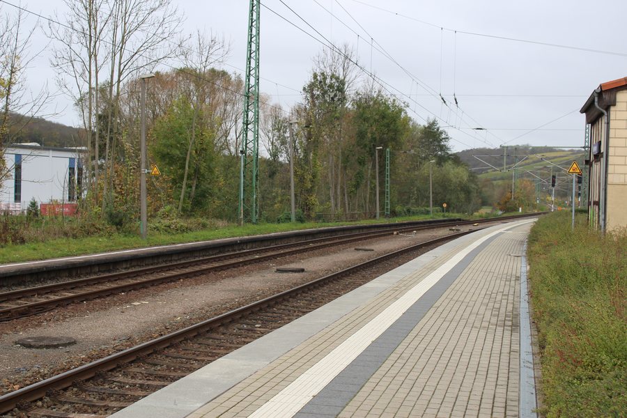 File:Bahnhof Großheringen, Bahnsteige (2).JPG