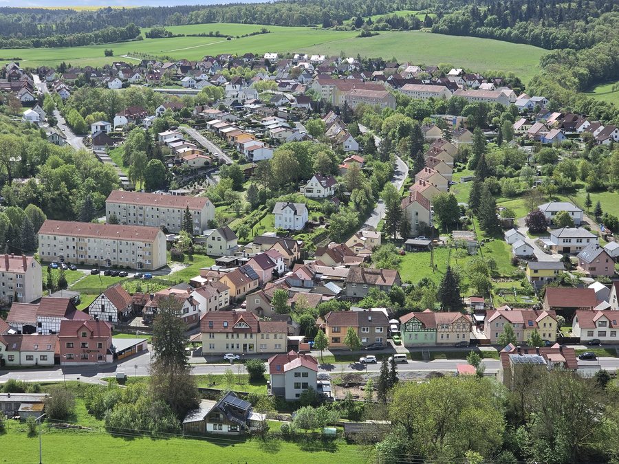 File:Oberschloss Kranichfeld Bergfried Aussicht 01.jpg